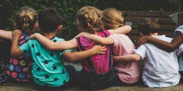 How To Help Kids Make New Friends: Simple & Practical ways